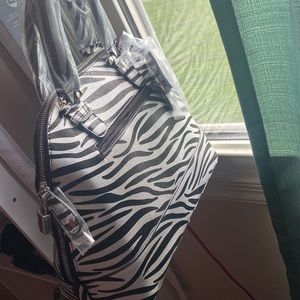 Zebra print medium sized cross body hand bag purse (JUSTFAB)
